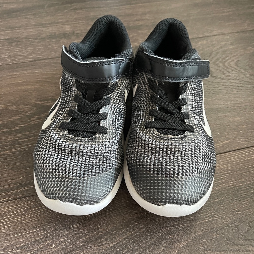 Nike Flex RN 2018 Little Kids' Shoes Black and white Size 13C